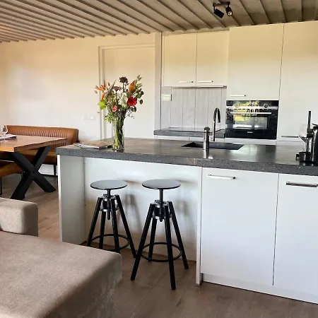 شقة De Tuinkamer